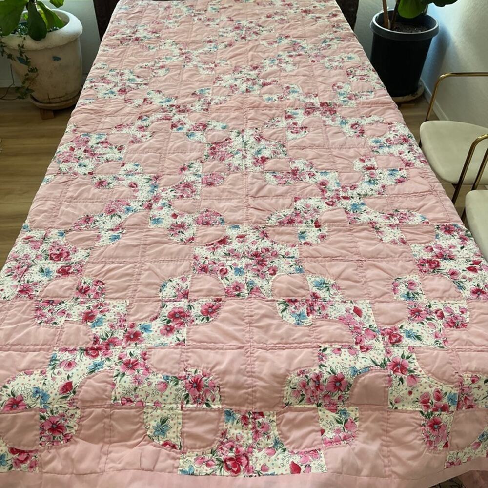 Hand Quilted Pink Patchwork Full Quilt Floral Pattern Curved Design